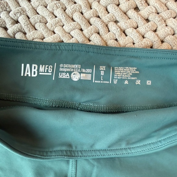 IAB | NWT Women’s 3-Inch No-Ride Mallard Green Arrows Shorts | Large - Picture 6 of 14